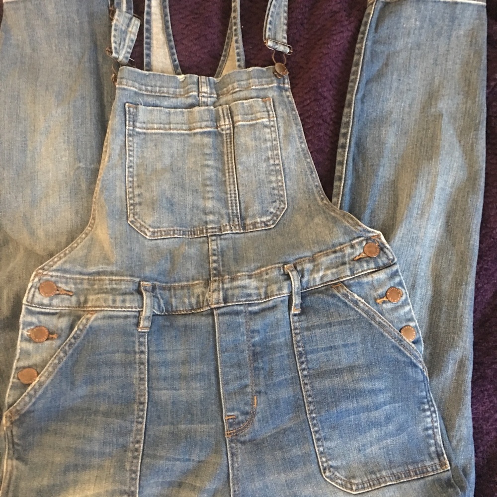 **SOLD**Long pant jean overalls distressed